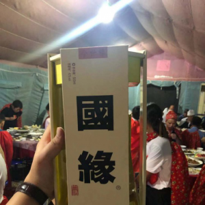 喪事專用白酒品牌國緣四開，以白底黑字競(jìng)爭(zhēng)突圍